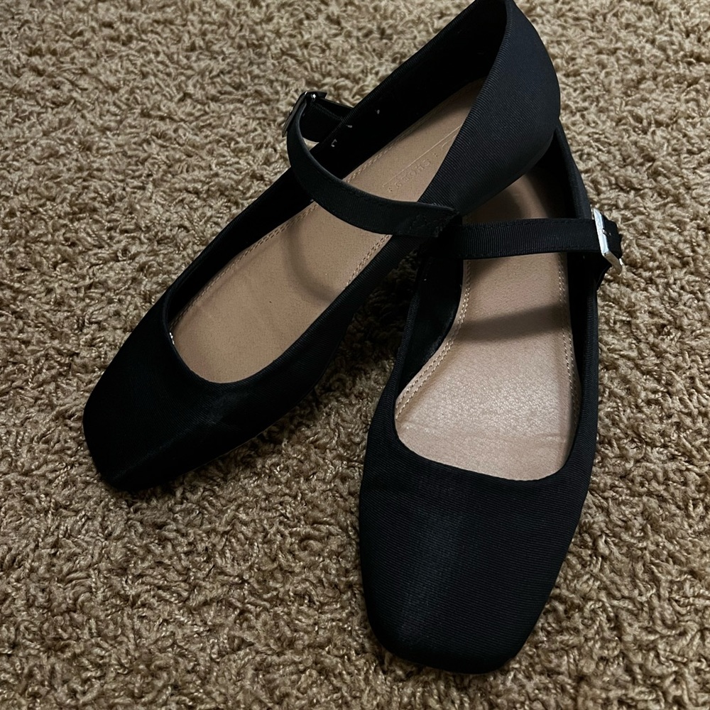 Black Ballet Flats